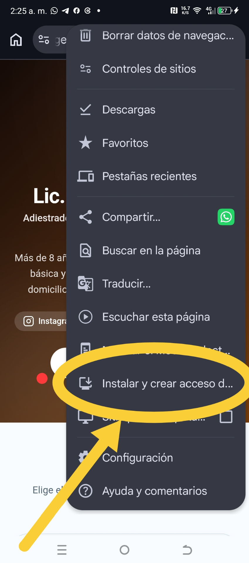 Menú del navegador móvil resaltando la opción Instalar y crear acceso directo